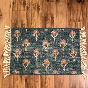 Threshold Washable Floral Accent Rug 2’ x 3’